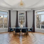 4 Bedroom Residence Opposite The Eiffel Tower