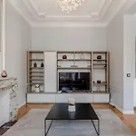 4 Bedroom Residence Opposite The Eiffel Tower
