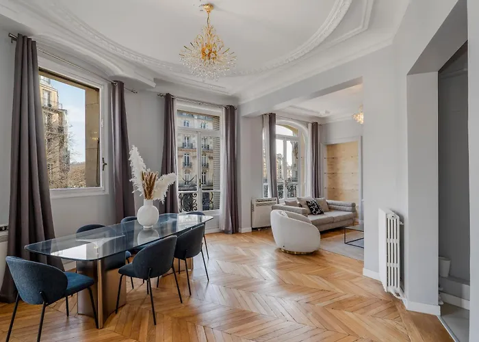 4 Bedroom Residence Opposite The Eiffel Tower