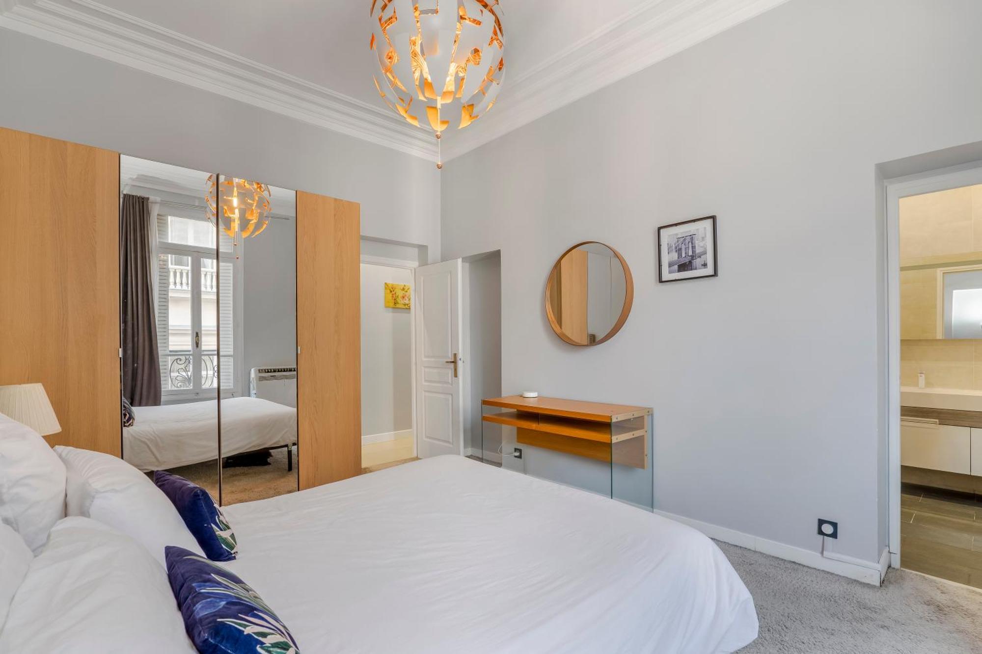 4 Bedroom Opposite The Eiffel Tower Appartement Parijs