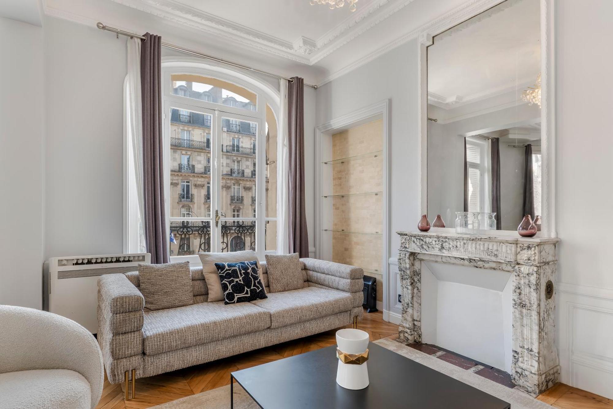 4 Bedroom Opposite The Eiffel Tower Parijs
