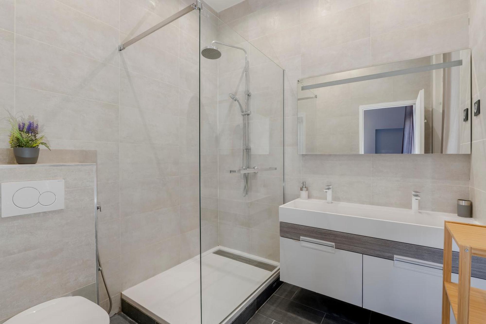 4 Bedroom Opposite The Eiffel Tower Parijs
