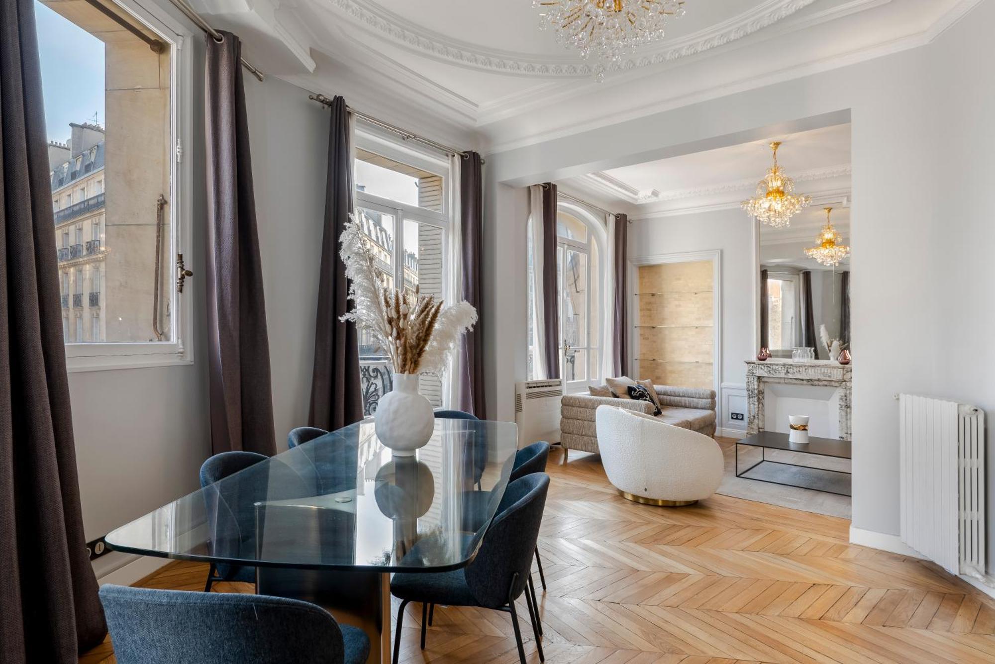 4 Bedroom Opposite The Eiffel Tower *