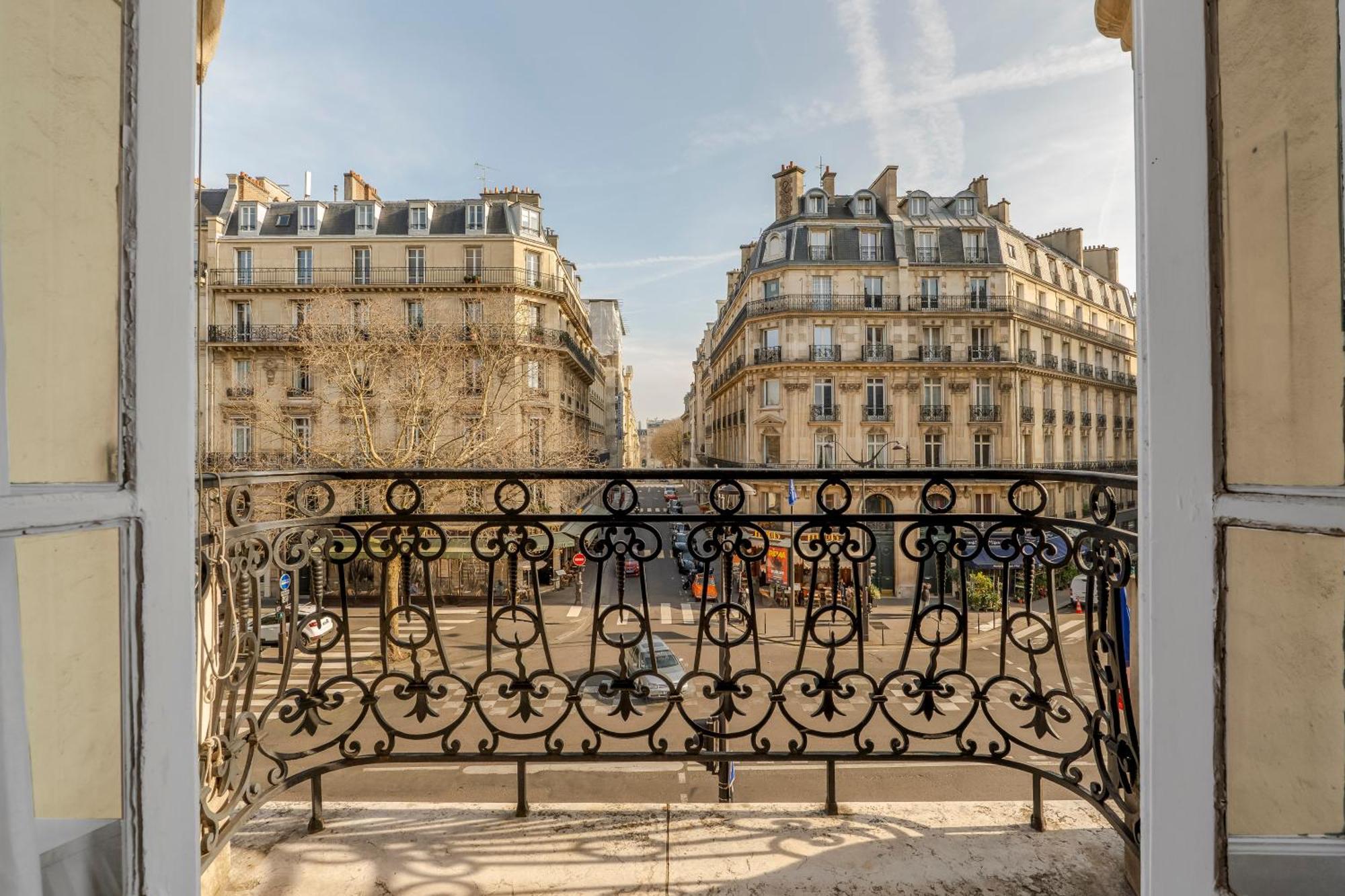 4 Bedroom Opposite The Eiffel Tower * Parijs