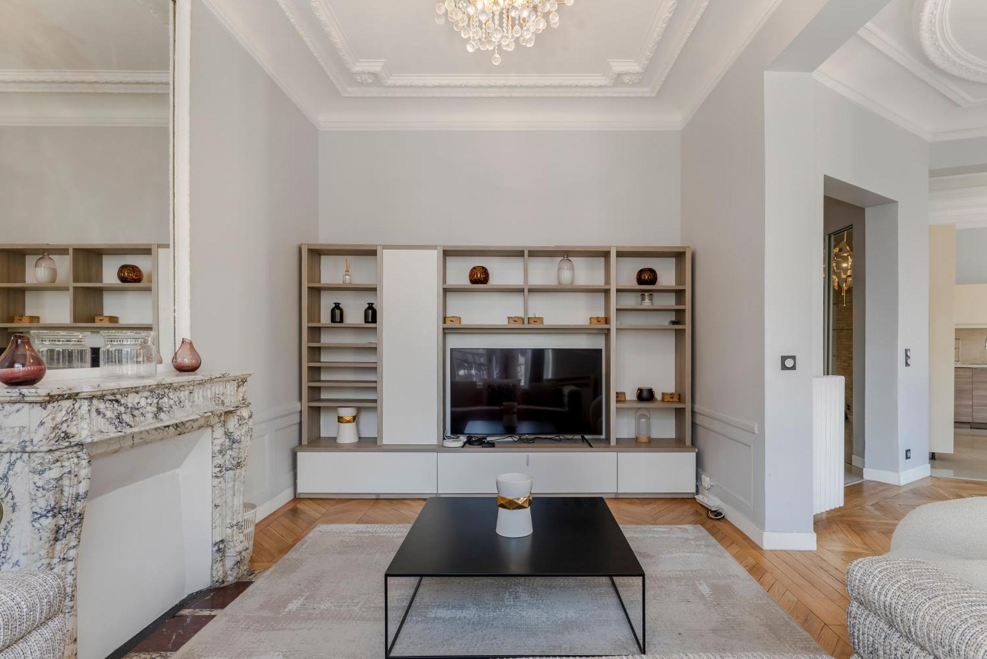 4 Bedroom Opposite The Eiffel Tower