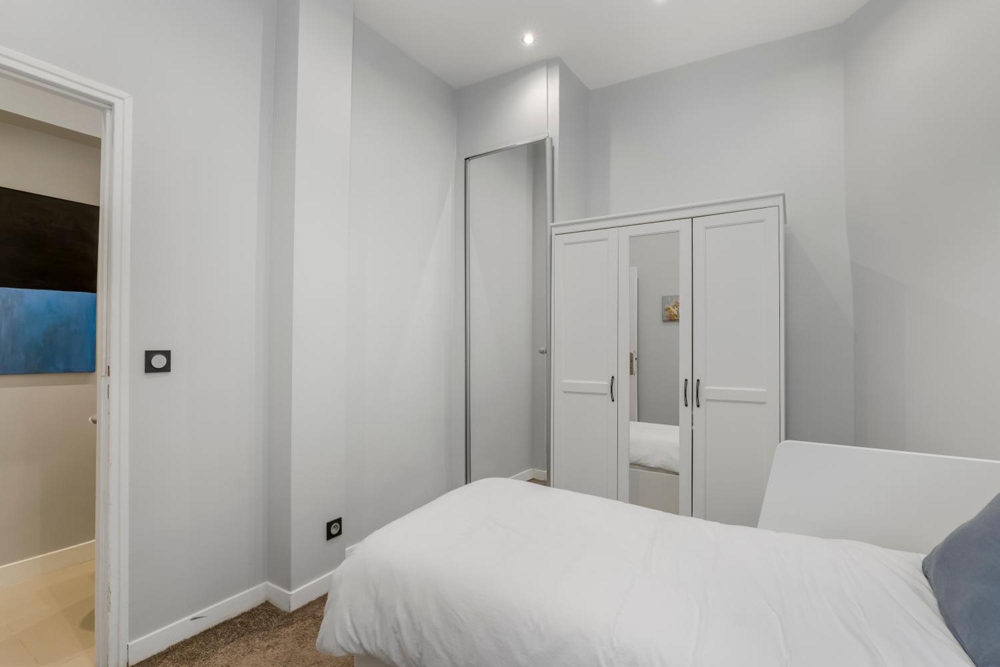 4 Bedroom Opposite The Eiffel Tower Appartement Parijs