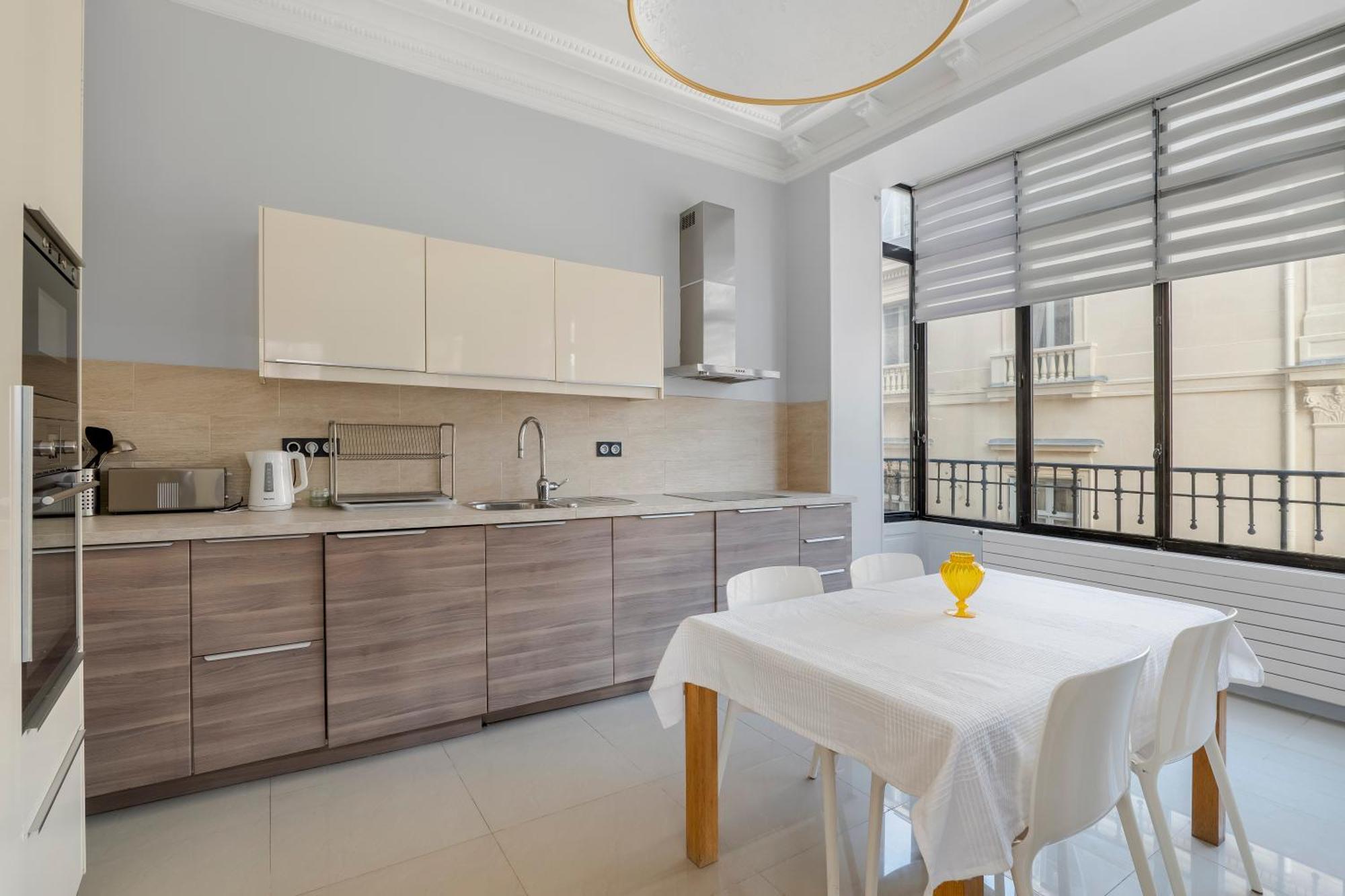 4 Bedroom Opposite The Eiffel Tower *