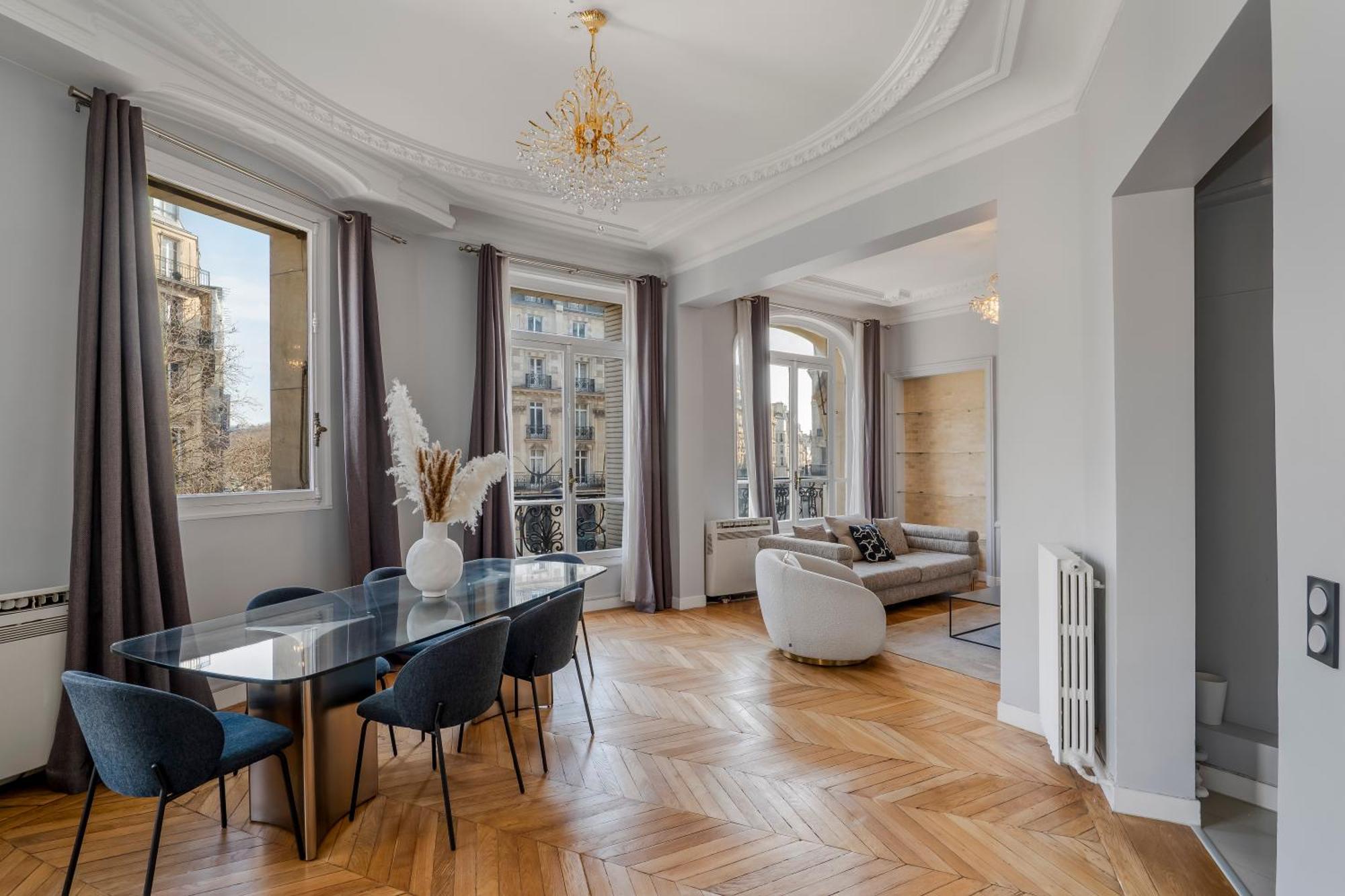 4 Bedroom Opposite The Eiffel Tower Parijs