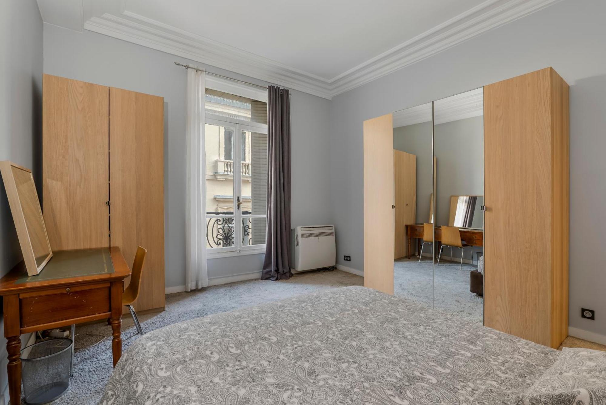 4 Bedroom Opposite The Eiffel Tower