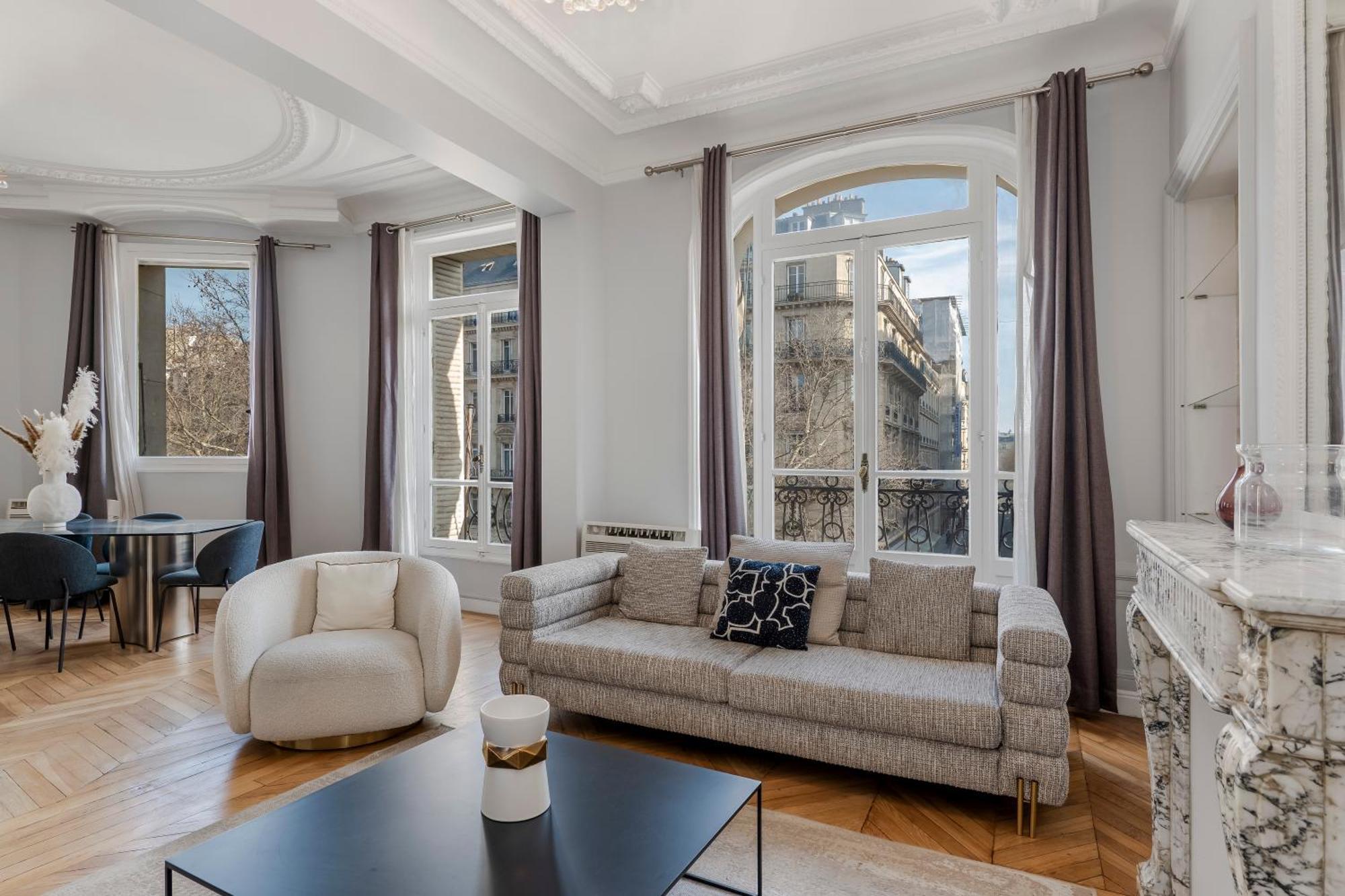 4 Bedroom Opposite The Eiffel Tower *