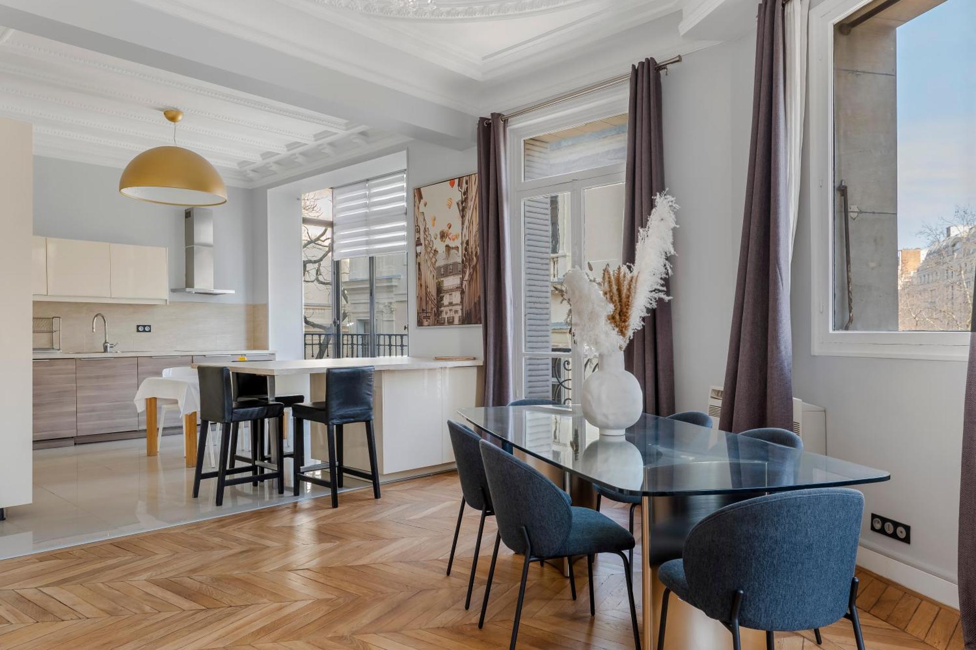 4 Bedroom Opposite The Eiffel Tower * Parijs