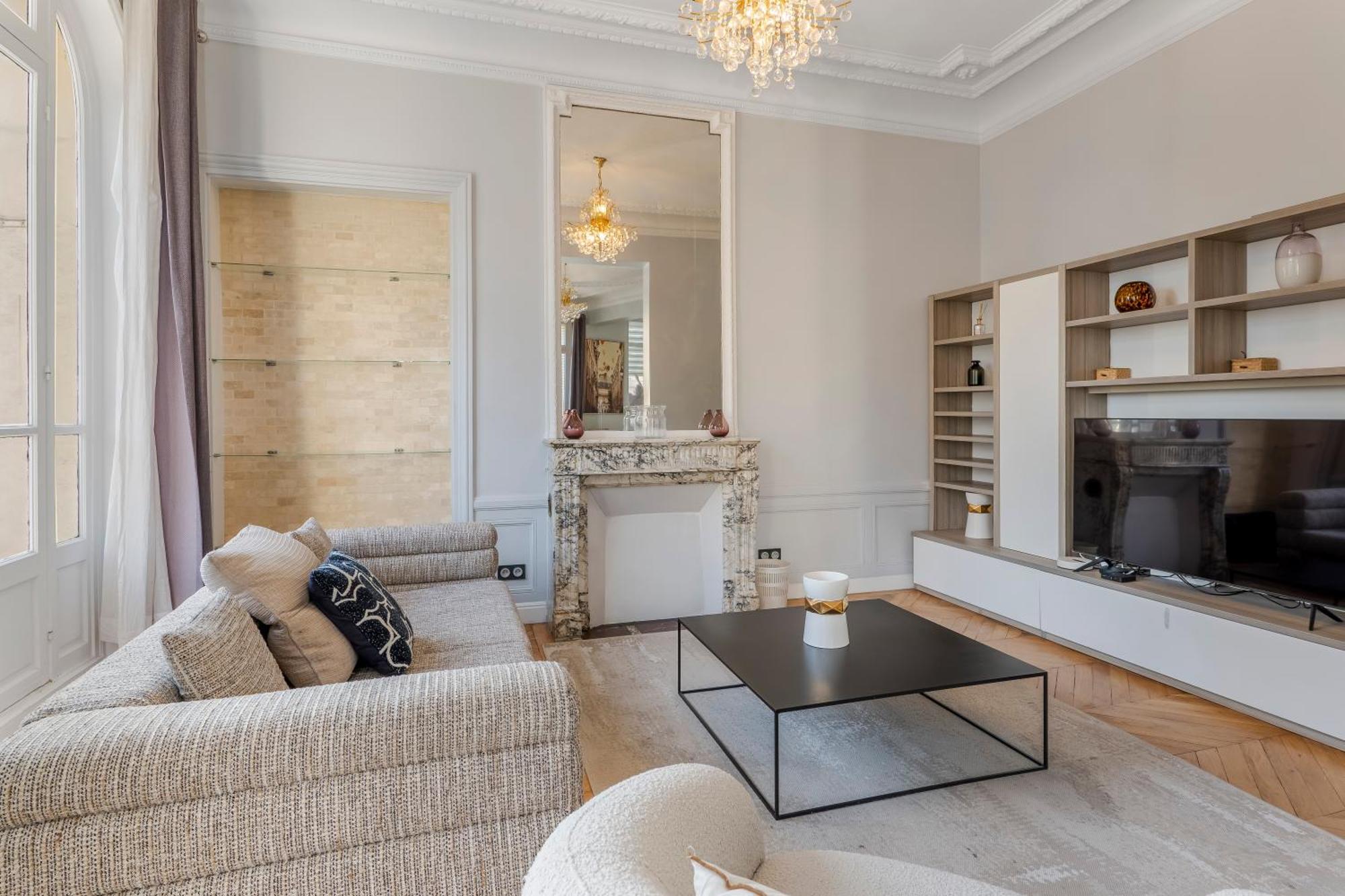 4 Bedroom Opposite The Eiffel Tower