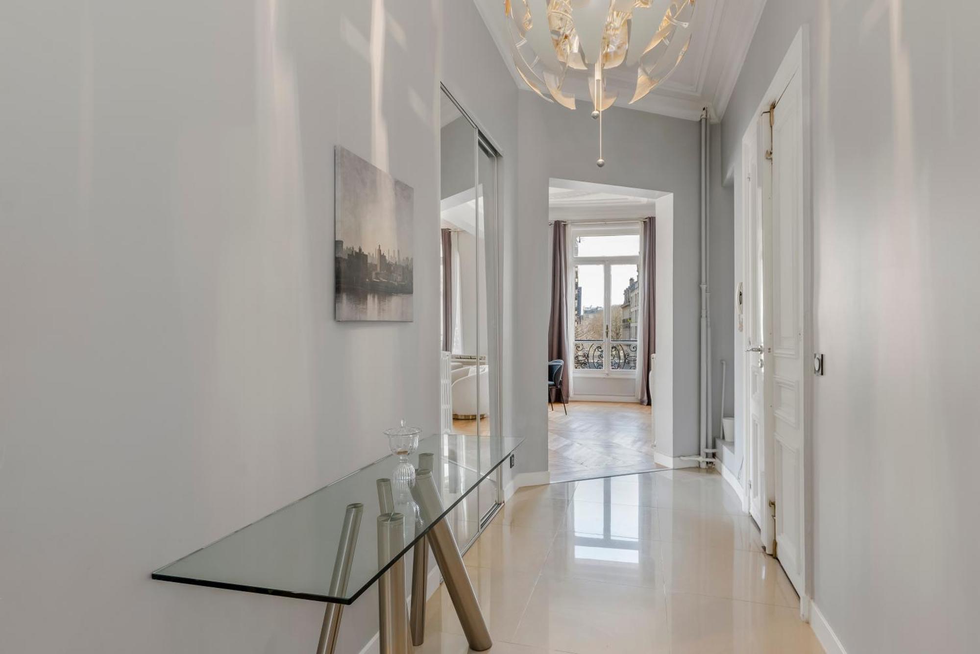 4 Bedroom Opposite The Eiffel Tower